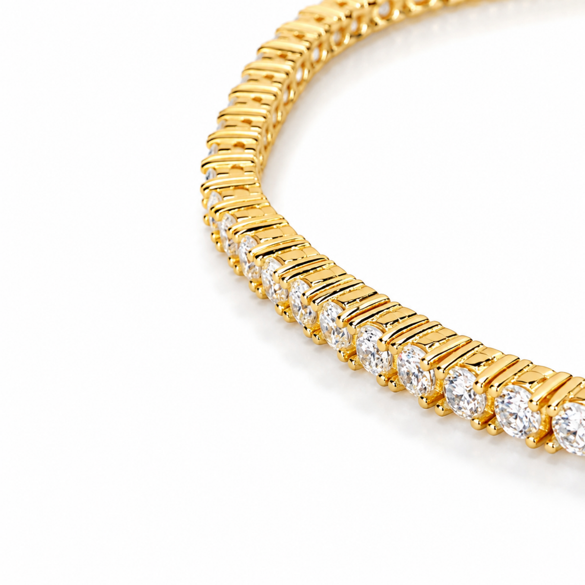 EYSSEA Velora rodyum gold kaplama su yolu bileklik 4 mm taş kalınlığı ve kolay klips detayı yakın çekim görseli