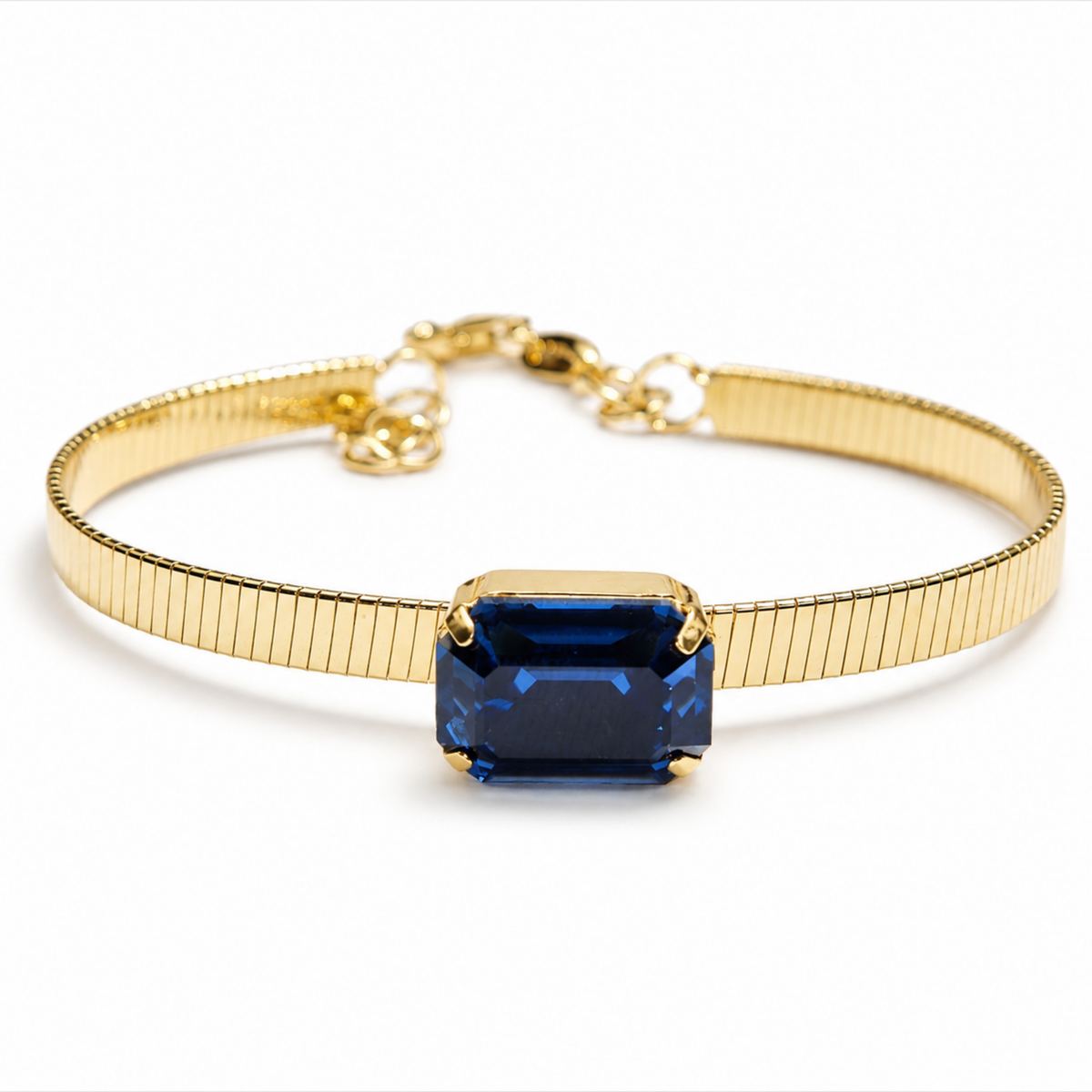 Calisse lacivert Swarovski taşlı gold bileklik stüdyo çekimi
