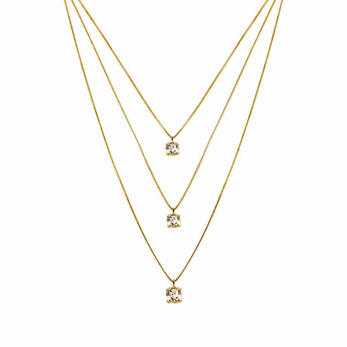 Cassira üç katmanlı Swarovski tek taşlı gold kolye stüdyo çekimi
