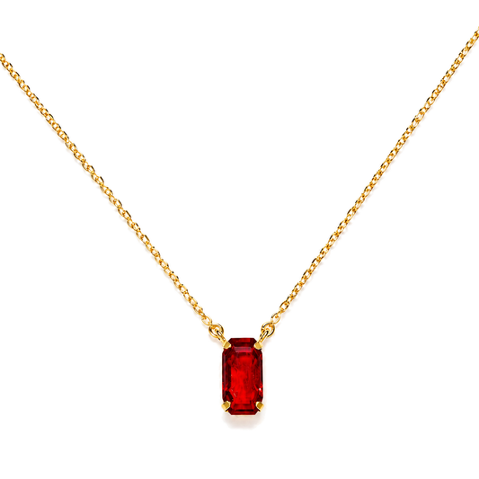 Ravelia kırmızı Swarovski baget taş ve gold montür detay çekimi