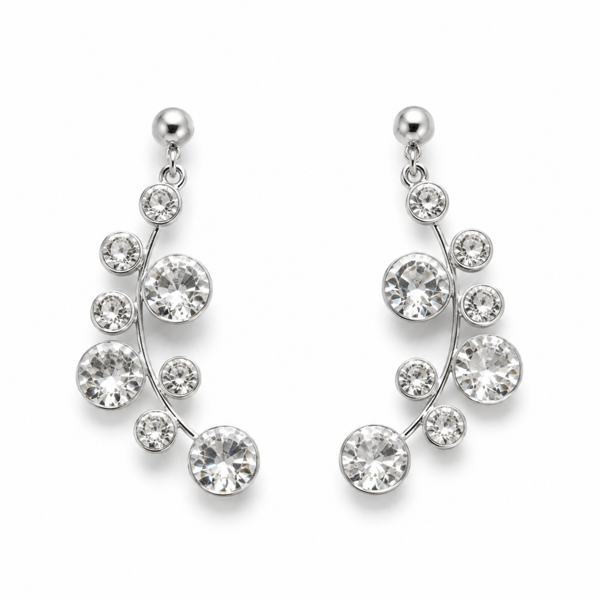 Roselle şeffaf Swarovski taşlı 925 ayar gümüş sallantılı küpe stüdyo çekimi