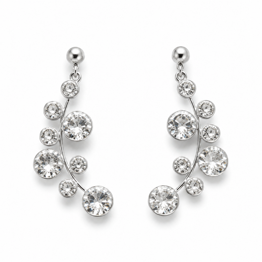 Roselle şeffaf Swarovski taşlı 925 ayar gümüş sallantılı küpe stüdyo çekimi