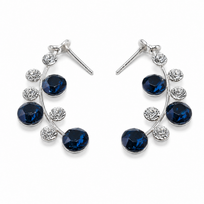 lacivert ve şeffaf Swarovski taşlı gümüş küpe stüdyo çekimi