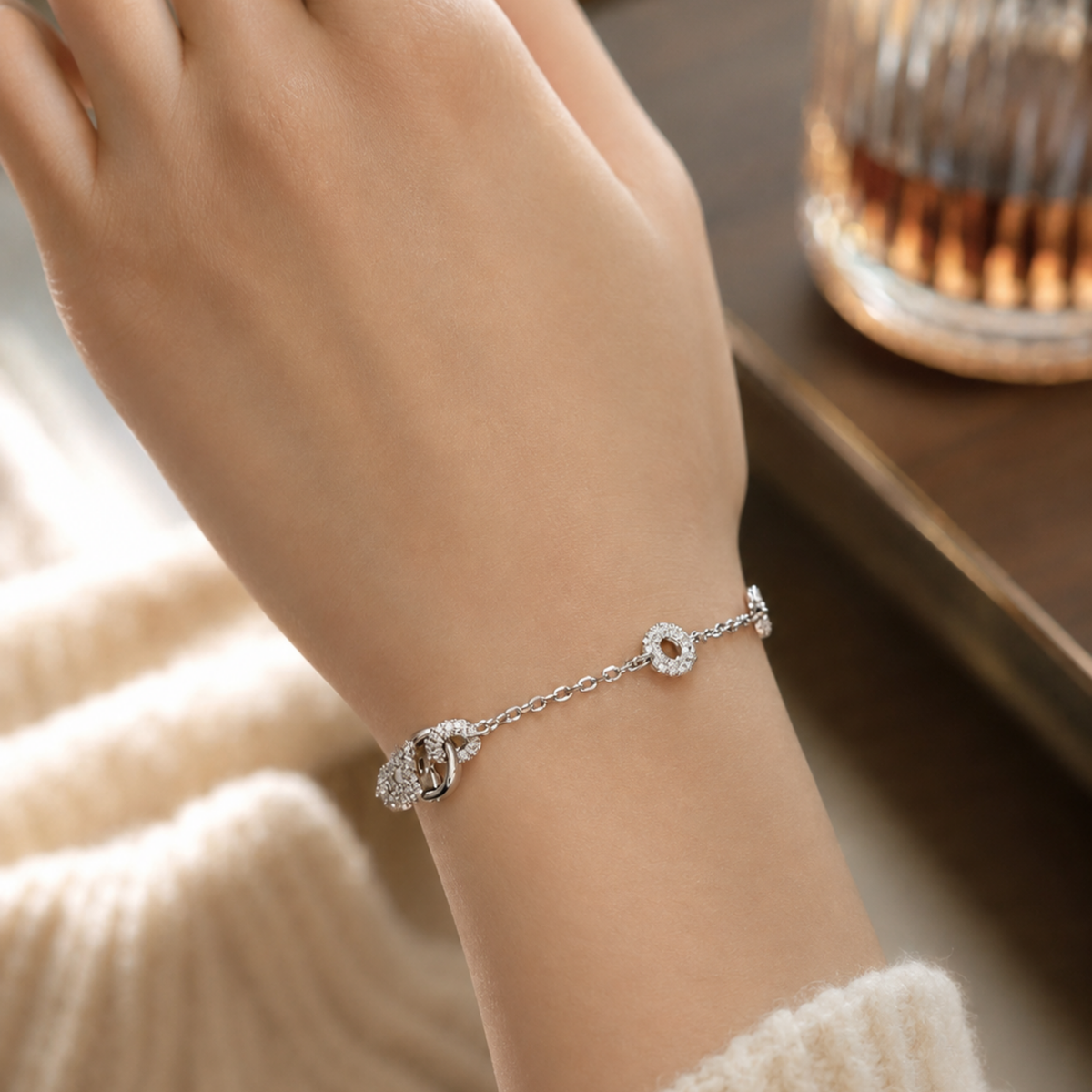 Orielle Bileklik kadın bileğinde, 16 + 3 cm ayarlanabilir zirkon taşlı 925 ayar gümüş bileklik
