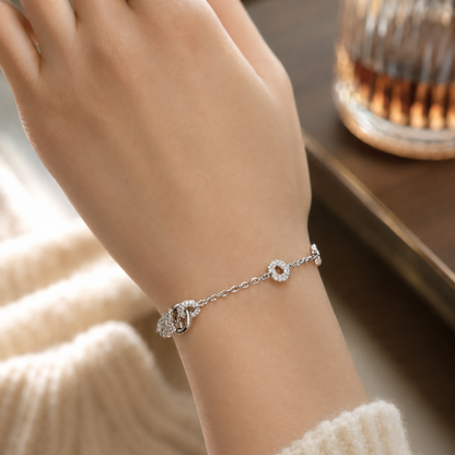Orielle Bileklik kadın bileğinde, 16 + 3 cm ayarlanabilir zirkon taşlı 925 ayar gümüş bileklik
