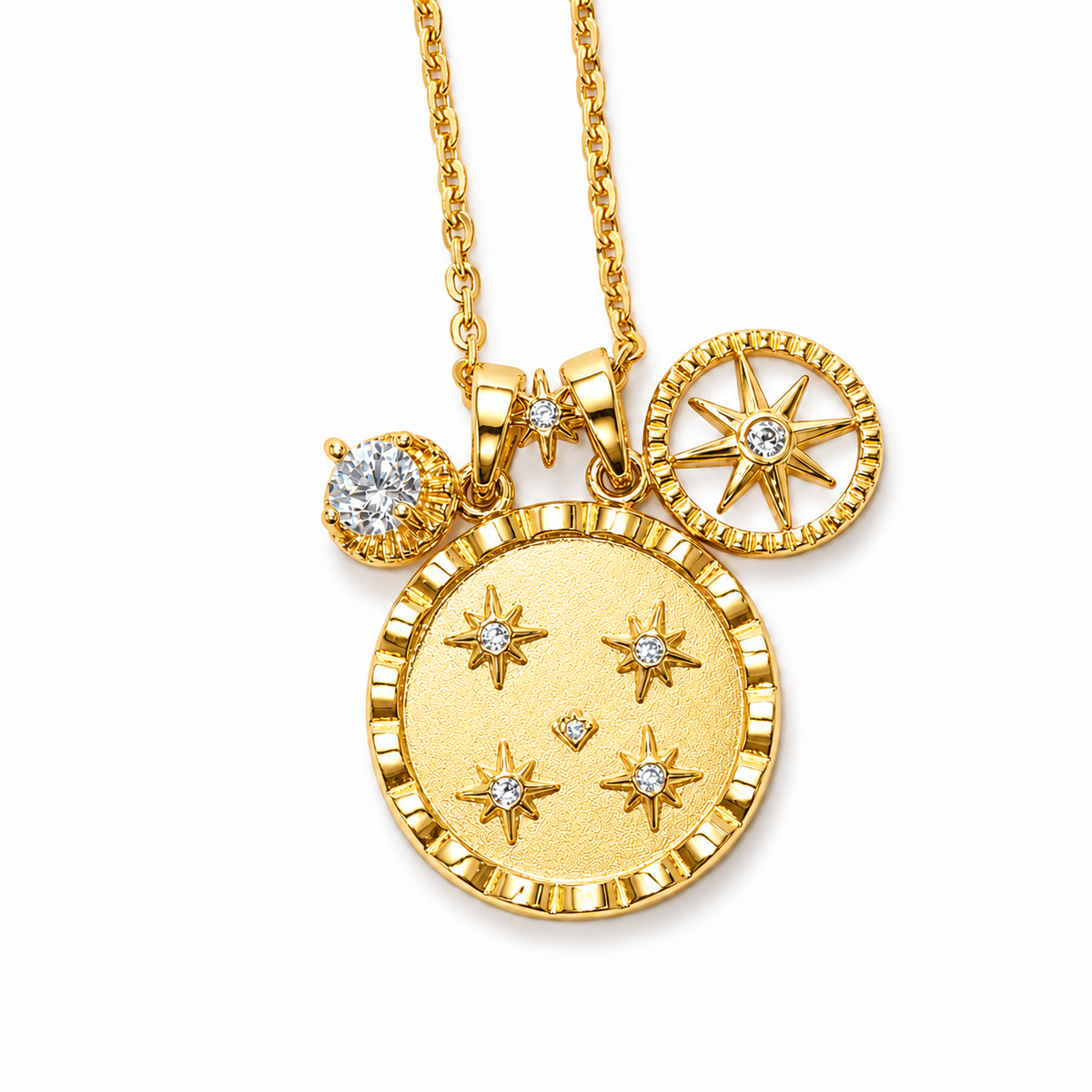 EYSSEA Stellara rodyum gold kaplama yıldız ve pusula detaylı zirkon taşlı charm kolye yakın çekim detay görseli