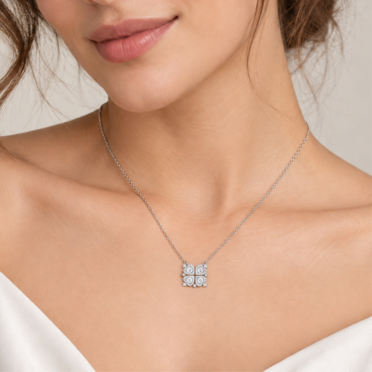 Clovia White Kolye
